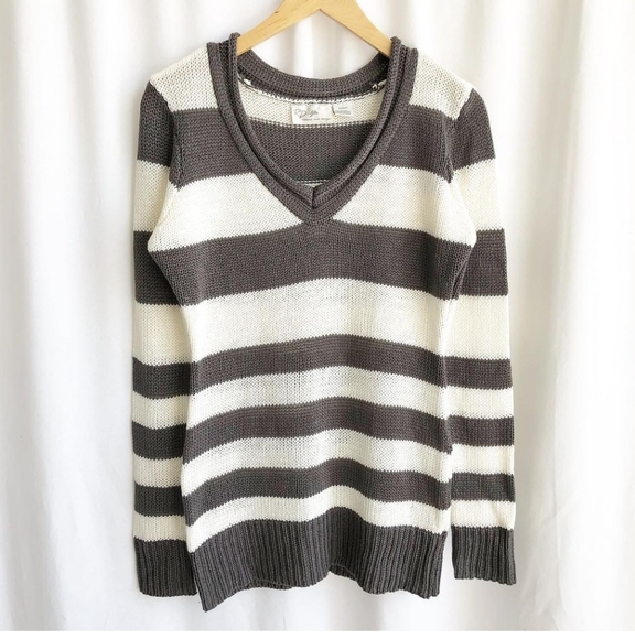 RD Style white and brown/grey v-neck stripe knit - Picture 1 of 3